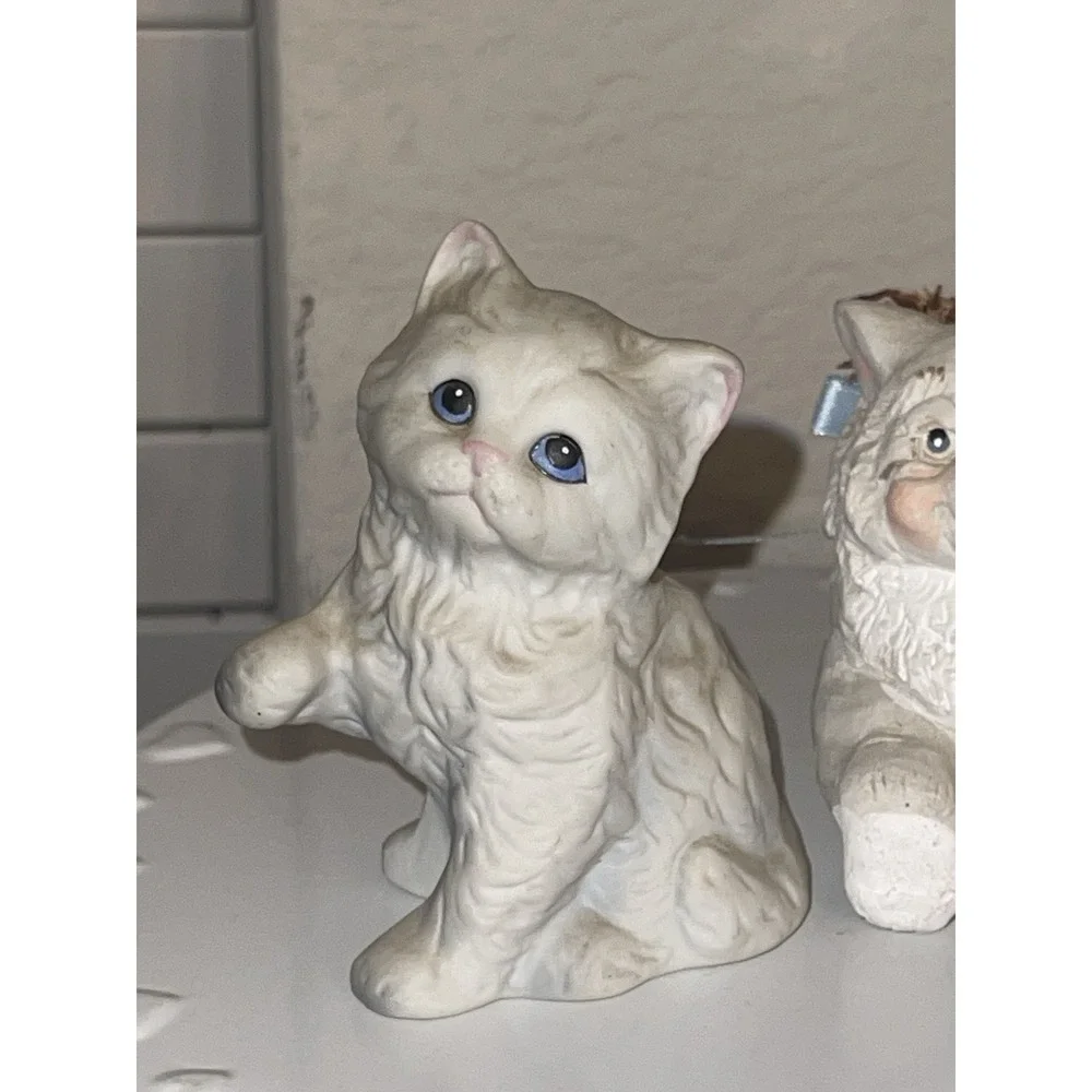 Vintage Cast Art 1990's Dreamsicles Cat Kristen & Homeco sitting Cat Figurine